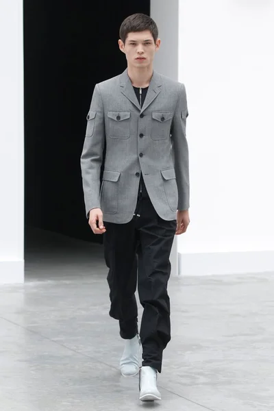 Look 17